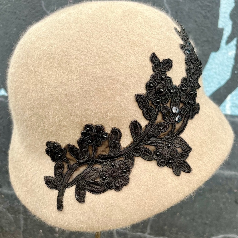 Canadian Milliner, SOVA, Cloche Hat.